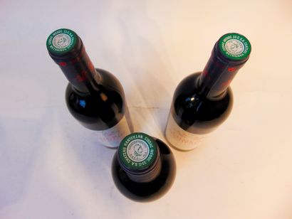 BORDEAUX (HAUT-MÉDOC) Rouge, Château Hanteillan, cru bourgeois 1997, trois bouteilles...