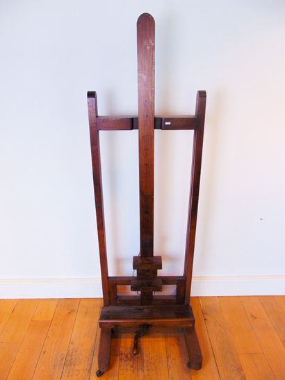null Workshop easel with crank handle, early 20th century, patinated wood, h. 158.5...