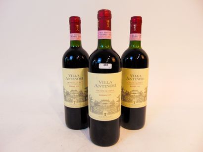 ITALIE (CHIANTI CLASSICO) Red, Villa Antinori 1995, three bottles [bottom neck/top...