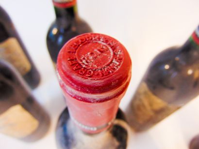 BORDEAUX Rouge, neuf bouteilles :

- (CÔTES-DE-CASTILLON), Château Bellevue de Ferrière...