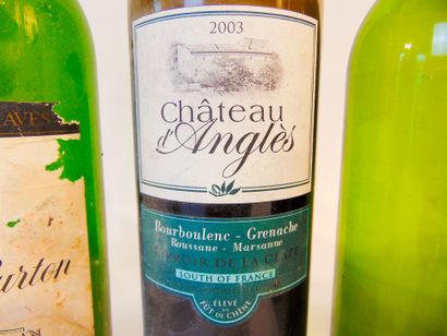 null Vins divers, blanc, dix bouteilles :

- BORDEAUX (-SUPÉRIEUR), Château Grand...