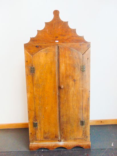 null Rustic corner cabinet with two doors, 19th century, patinated wood, 127.5x44x44...