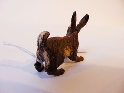 VIENNE "Hare", 20th century, polychrome bronze subject, mark on reverse, l. 5 cm...