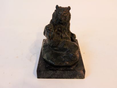 ECOLE FRANCAISE "Reclining Bear", 20th century, bronze proof with shaded patina,...