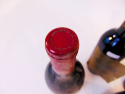 null Vins divers, rouge et blanc, huit bouteilles :

- VALLÉE-DU-RHÔNE (CÔTES-DU-RHÔNE),...