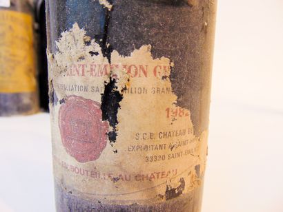 BORDEAUX Red, twelve bottles :

- (MONTAGNE-SAINT-ÉMILION), Château Beauséjour 1979,...