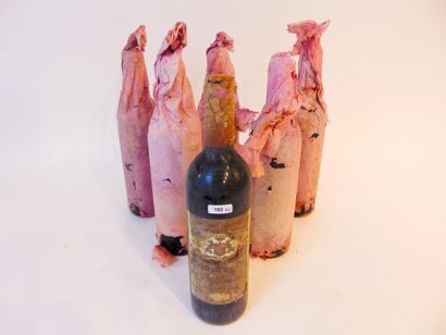 BORDEAUX (CÔTES-DE-FRANCS) Rouge, Château Le Puy 1995 (une) et 1996 (cinq), six bouteilles...