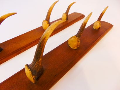 null Râtelier de chasse, XXe, chêne et bois de cervidé, h. 66 cm.