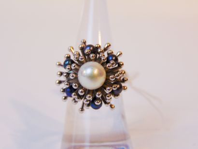 null Bague contemporaine en or blanc (18 carats) sertie de perles, poinçons, t. 49,...