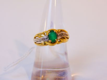 null Yellow gold ring (18 carats) set with an oval emerald and diamonds, t. 52, 3...