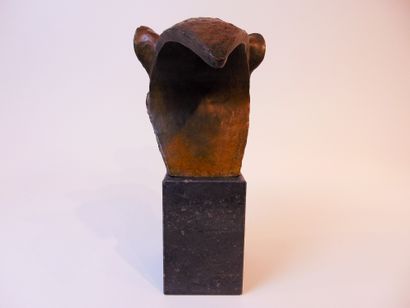 T' SERSTEVENS Hervé "Lioness Head," 2019, patinated bronze print on stone base, signed...