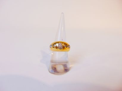null Yellow gold (18 carats) ring set with five diamonds (three of them in drops),...