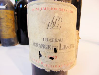 BORDEAUX Rouge, douze bouteilles :

- (MONTAGNE-SAINT-ÉMILION), Château Beauséjour...