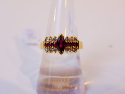 null Yellow gold ring (18 carats) set with rubies and diamonds, hallmarks, t. 54,...