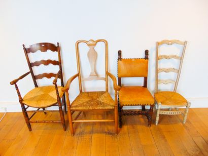 null Varia de sièges, XIX-XXe, bois, quatre pièces (dont trois à assise paillée)...