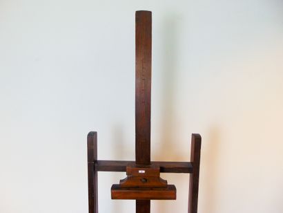 null Chevalet d'atelier, début XXe, bois patiné, h. 142,5 cm (montants latéraux)...