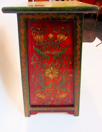 CHINE Small trapezoidal cupboard with two doors, 20th century, lacquered wood with...