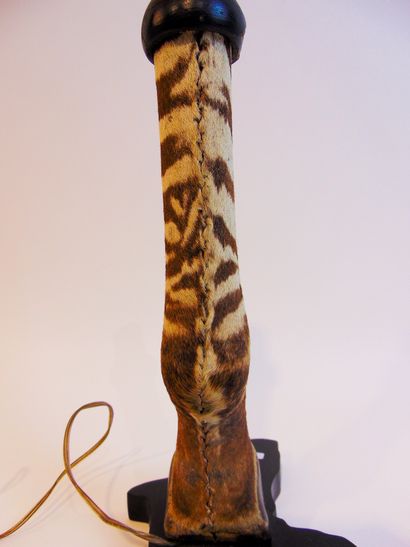 null Paw mounted as a lamp on a blackened wooden base (contours of Africa), h. 40...