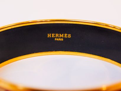 HERMÈS - Paris Bracelet rigide à décor émaillé (éléphants indiens), avec boîte, d....