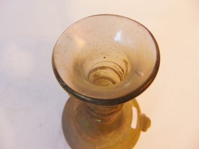 MURANO Deux vases de type Scavo (façon fouilles), XXe, verre irisé travaillé à chaud,...