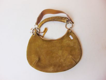 null Hunting saddle bag in skin and horn, l. 32 cm [wear and tear, one eyelet to...