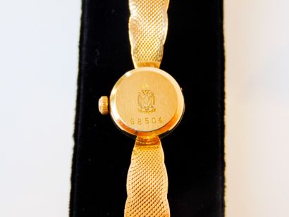 LIP Montre-bracelet de dame en or jaune (18 carats), poinçons, l. 16,5 cm, 19 g env....