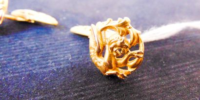 null Pair of chimera cufflinks in the Scythian style in 18-carat chased and openwork...