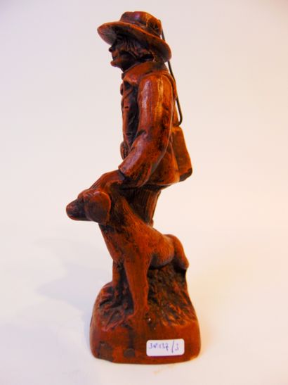 ECOLE FRANCAISE "Hunter and his dog", 20th, group in patinated composition, trace...