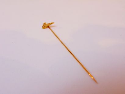 null Épingle au cygne en or jaune (18 carats), h. 7,5 cm, 1 g env.