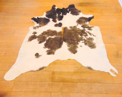 null Cowhide, seal on reverse, l. 205 cm approx.