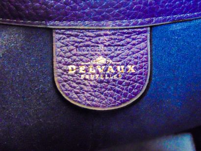 DELVAUX - BRUXELLES Shoulder bag in two-tone grained leather, with cover, l. 43 ...