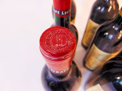 BORDEAUX Rouge, neuf bouteilles :

- (SAINT-ÉMILION-GRAND-CRU), Château Matras 1990,...