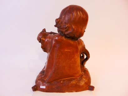 DE BEULE Aloïs (1861-1935) "Fillette et son chat", début XXe, épreuve en terracotta...