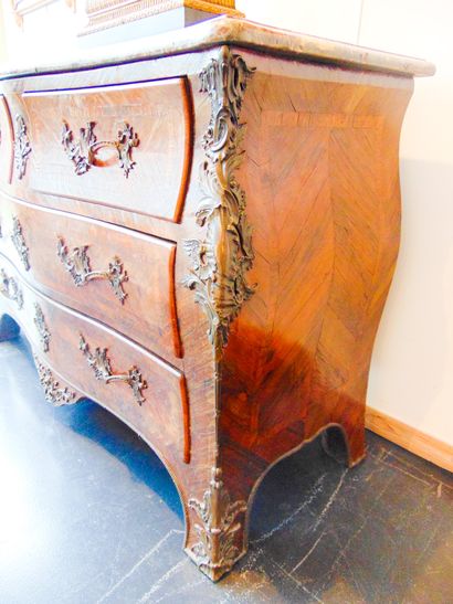 null A Louis XV style chest of drawers opening with four drawers on three rows, 19th...