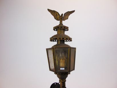 null Pair of hexagonal lanterns with eagles, 20th century, brass, with brackets,...