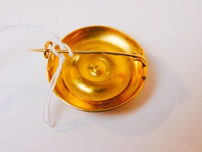 null Magnifique broche ronde d'époque Napoléon III en or jaune (18 carats) ornée...