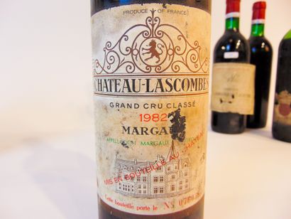 BORDEAUX Red, twelve bottles :

- (MONTAGNE-SAINT-ÉMILION), Château Beauséjour 1979,...