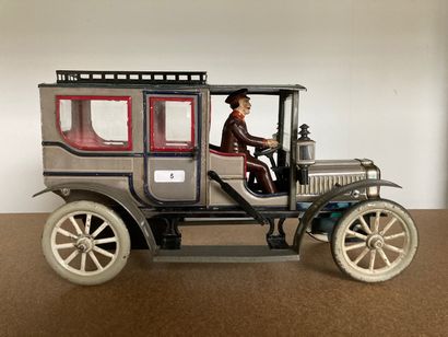 CARETTE (ALLEMAGNE) Limousine avec chauffeur en tôle lithographiée, mécanique, vitres...