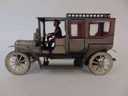 CARETTE (ALLEMAGNE) Limousine avec chauffeur en tôle lithographiée, mécanique, vitres...