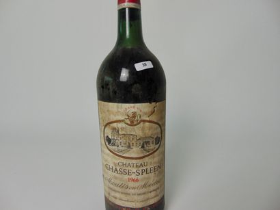BORDEAUX (MOULIS) Rouge, Château Chasse-Spleen 1966, un magnum [haut-épaule, étiquette...