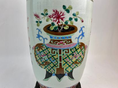 CHINE A large vase decorated with flowery incense burners and calligraphy in polychrome...