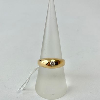 null Bague-jonc en or jaune (18 carats) sertie d'un diamant, poinçons, t. 56, 5 g...