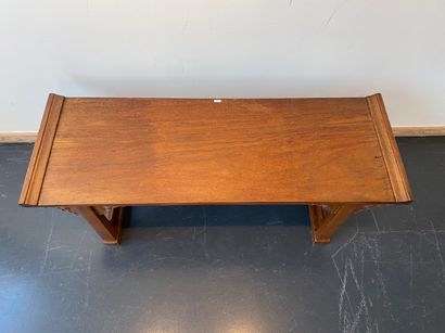 CHINE Altar table forming a coffee table, 20th century, wood, 48x121x43 cm [crac...