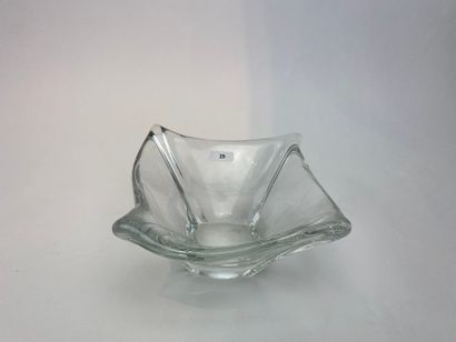 DAUM - France Quadrangular cup, 20th century, crystal, signed on the side, l. 16,5...