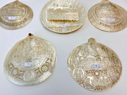 BETHLÉEM Set of seven large mother-of-pearl shells with religious decorations carved...