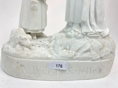 ECOLE FRANCAISE "Notre-Dame de La Salette", XIX-XXe, groupe en biscuit de porcelaine,...