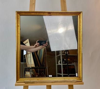 null Miroir, XXe, bois doré, 59,5x56,5 cm.