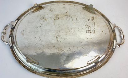 null Grand plateau ovale quadripode, XIX-XXe, métal argenté, l. 71 cm [altérations...