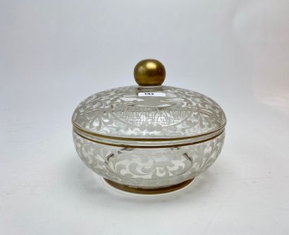 null Candy jar with hunting decoration, 20th century, engraved crystal with gold...