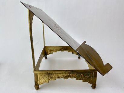 null Lutrin de table d'époque Art déco, circa 1920, métal doré, l. 36 cm [légères...